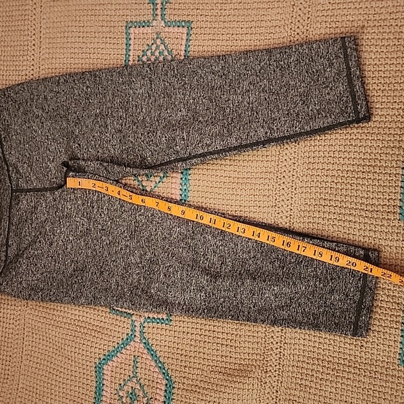 🔴 🔚🔜Victoria Secret Sport Knockout Capri Leggings. - Picture 10 of 10